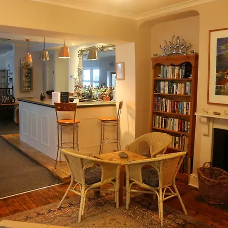 Penryn House 3* Polperro